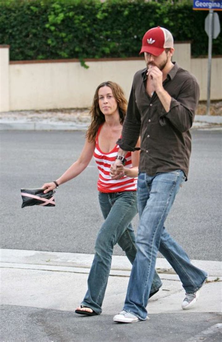 Alanis Morissette and Ryan Reynolds: A Deep Dive into Their Relationship