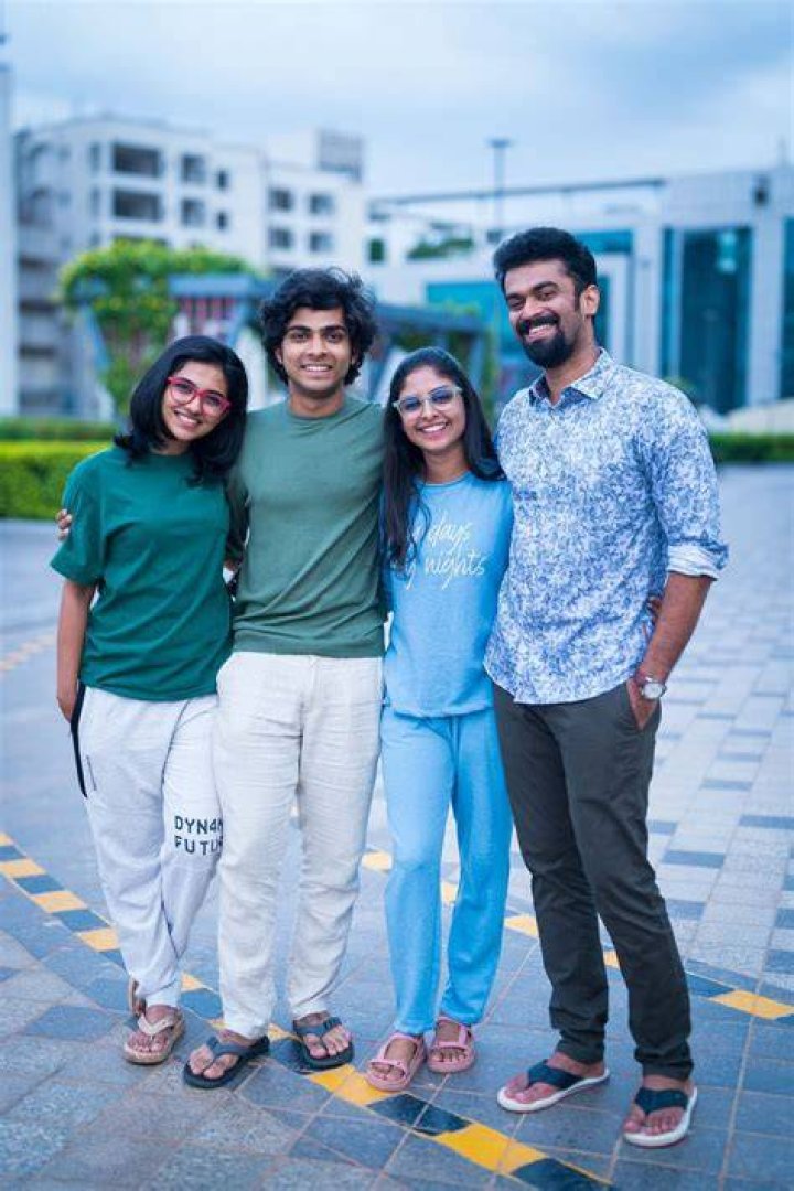 Discovering the Height of Mamitha Baiju in Feet