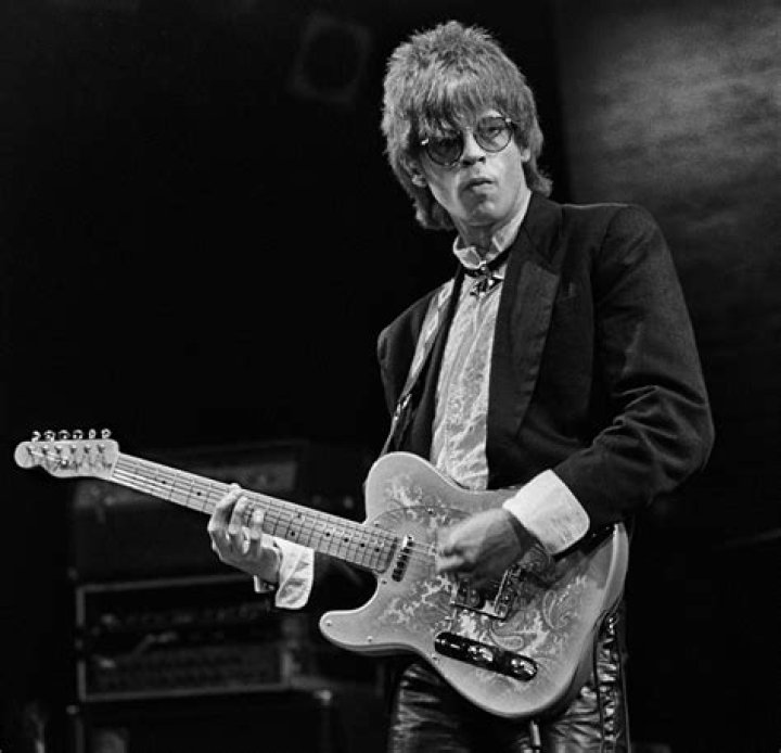 Elliot Easton: The Wealth Behind the Rock Legend
