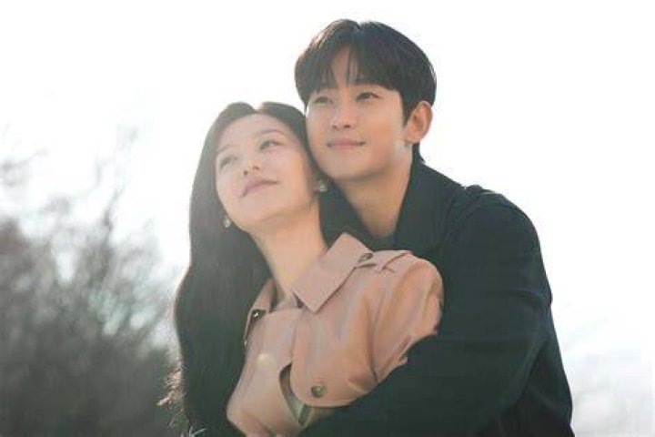 Exploring the Dynamic Between Kim Ji Won and Kim Soo Hyun