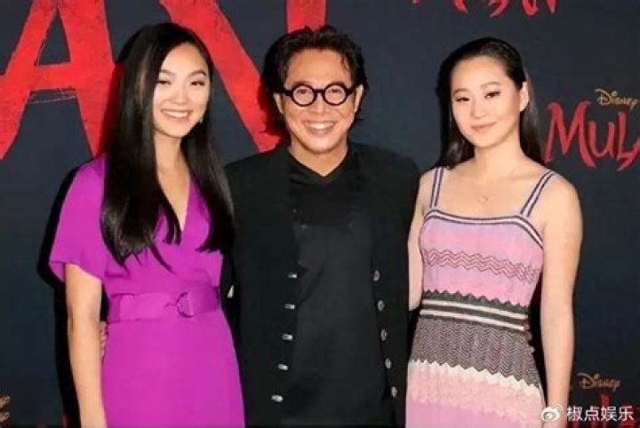 Exploring the Life and Career of Huang Qiuyan: A Comprehensive Biography