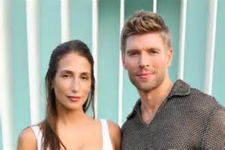 Exploring the Life and Love of Amanda Marshall: Who is Her Partner?