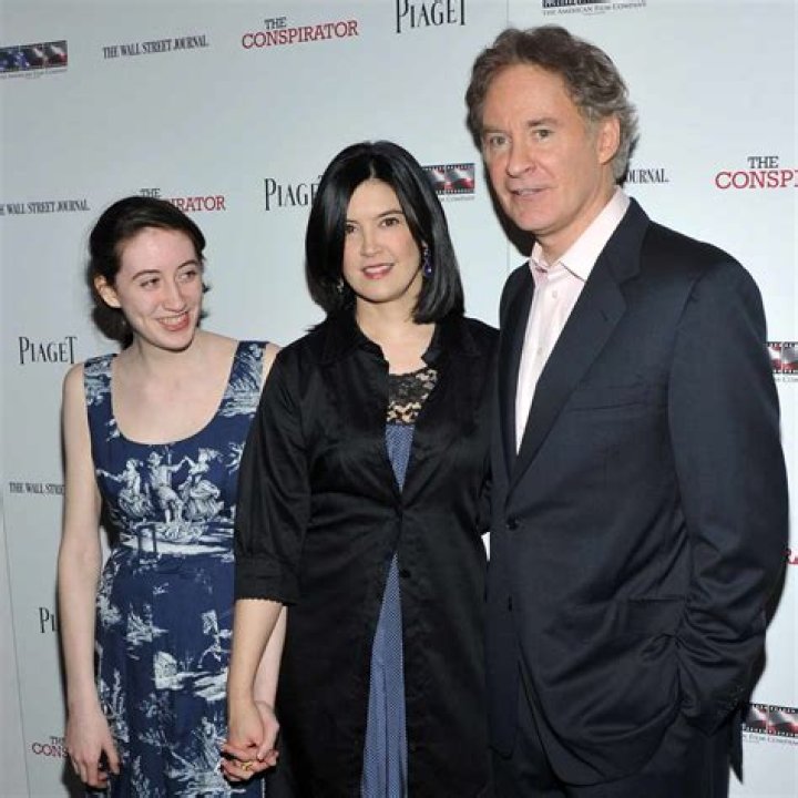 Phoebe Cates: A Journey Through Her Relationships