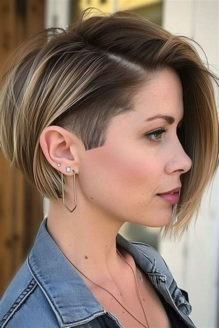Short Hairstyles with One Side Shaved: A Trendy & Bold Look