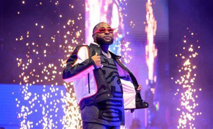 The Unveiling of Davido's Height in Inches: A Closer Look at the Star