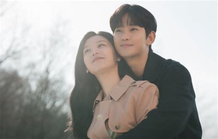Unraveling the Kim Ji Won and Kim Soo Hyun Relationship: A Tale of Two Stars