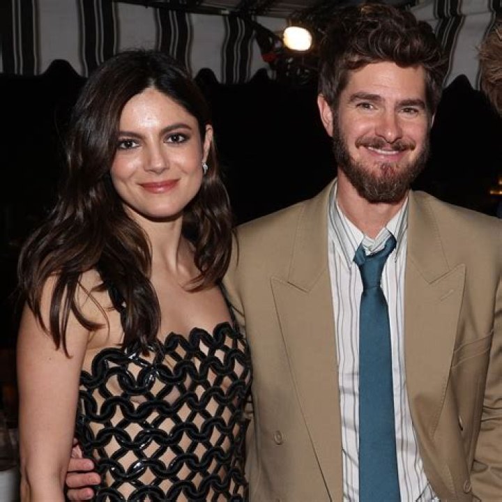 Unveiling Andrew Garfield's Girlfriend: A Journey Through Love and Fame