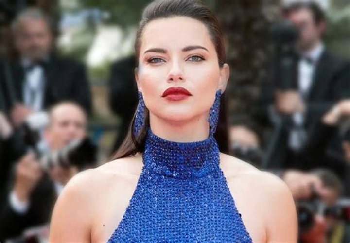 Unveiling the Charm: Adriana Lima in the Iconic Yellow Top Video