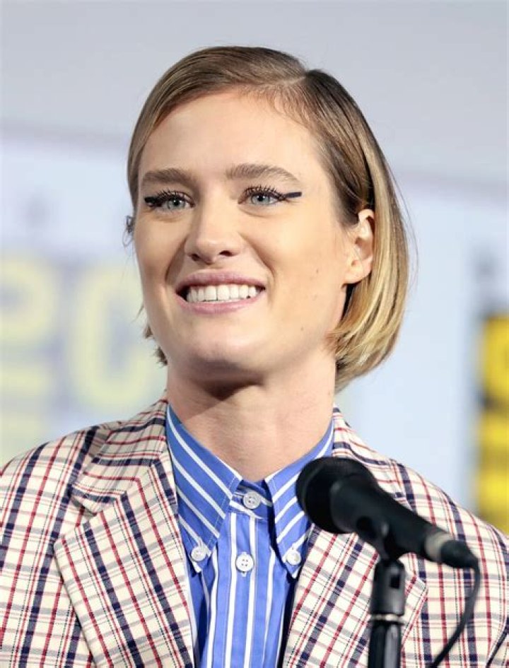 Unveiling the Life of Mackenzie Davis' Wife: A Journey of Love and Support